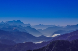 mountains-4743678_1280-min.jpg