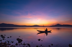 lake-5000642_1280.jpg